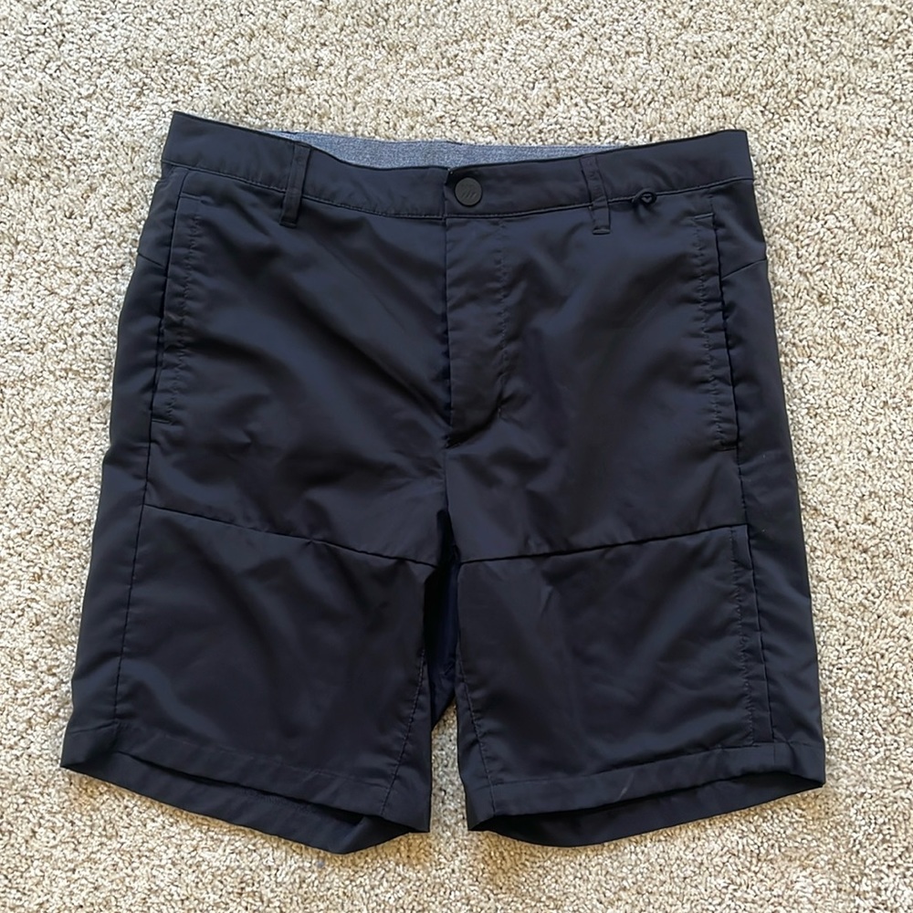 All in motion golf shorts. Size 32.